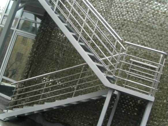 Сходи та сходи для побутової