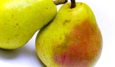 Запечена груша з сиром, горіхами та медом у духовці