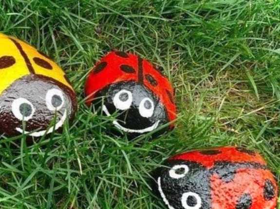 Як розфарбувати камінь під сонечко і де розмістити його на ділянці