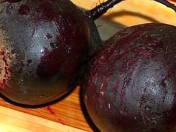 Як швидко зварити буряк повністю в каструлі, в мікрохвильовій печі, в мультиварці, в духовці