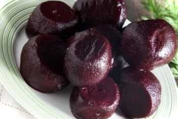 Салат з вареного буряка - прості рецепти з фото (покроково)