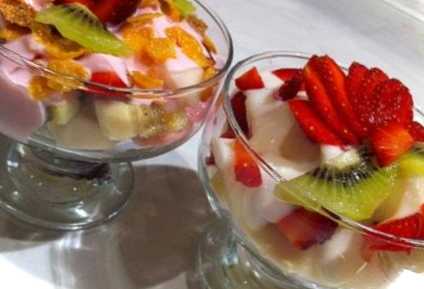 Фруктовий салат з йогуртом - дуже смачний та простий рецепт