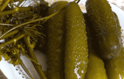 Як солити огірки на зиму у банках. Простий рецепт