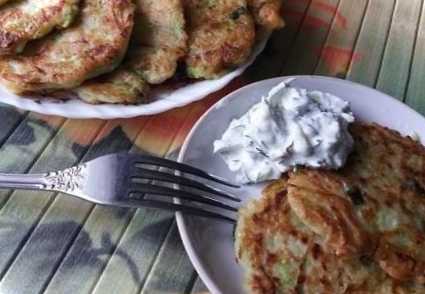 Оладки з кабачків на сковороді - швидко та смачно!