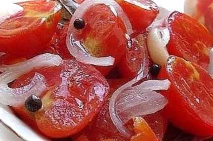 Помідори часточками з цибулею та олією на зиму - рецепти пальчики оближеш