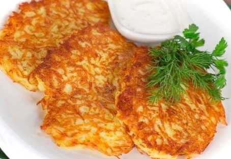 Картопляні драники - прості та смачні рецепти на сковороді