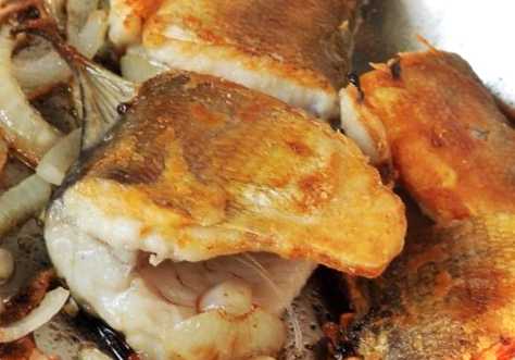 Дізнайтеся, що приготувати із залишків смаженої риби – смачні рецепти