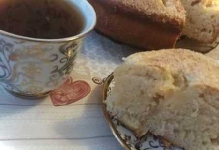 Шалено смачний цукровий пиріг з вершками, який просто тане в роті