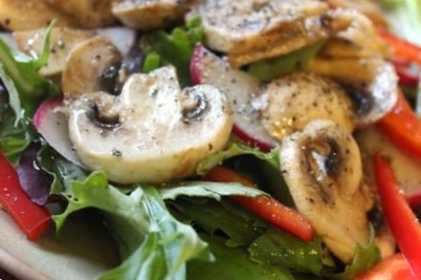 Салати з грибами за дуже смачними рецептами